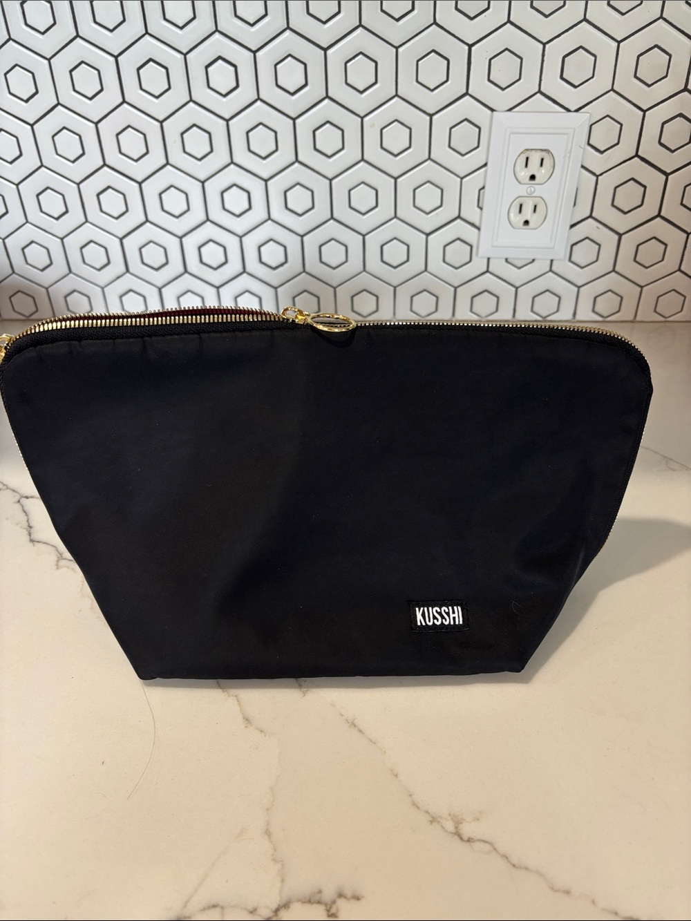 Kusshi Black with pink  Travel Toiletry Bag
